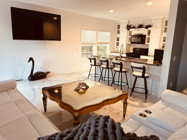 Athena House at Swan Lake Resort